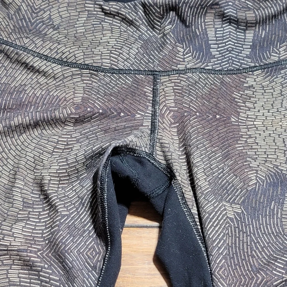 Lululemon Mosaic Print‎ High Rise Leggings Black Grey Geometric Size 4 BG